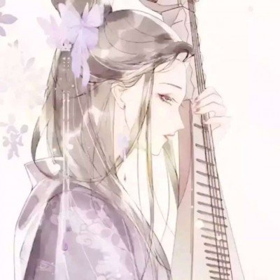 女子亲宝宝脚丫嘴唇肿成香肠